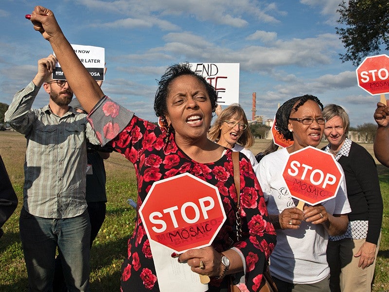 lavigne_julie-dermansky-800 Sharon Lavigne, foreground center, leads a rally against the “Sunshine Project,” a massive petrochemical complex proposed for Cancer Alley in Louisiana.
